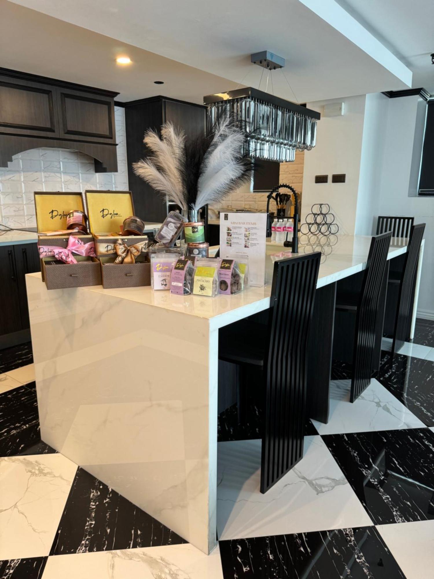 Апартаменты Makati Prime Luxury Манила Экстерьер фото